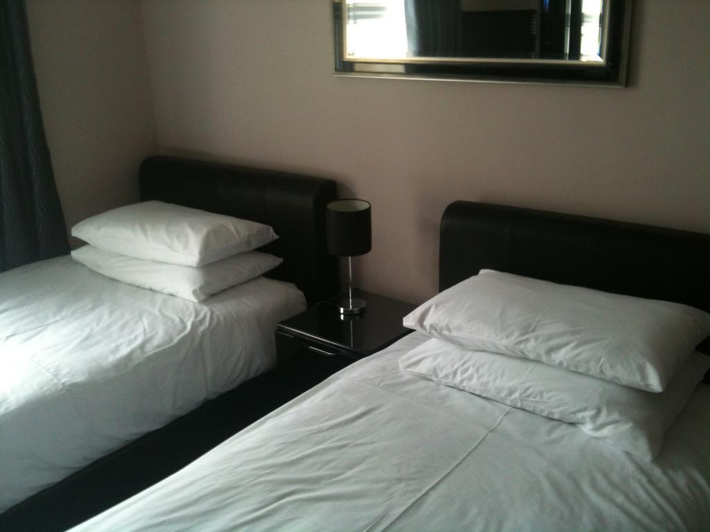Five Mile Oxford Quarto foto